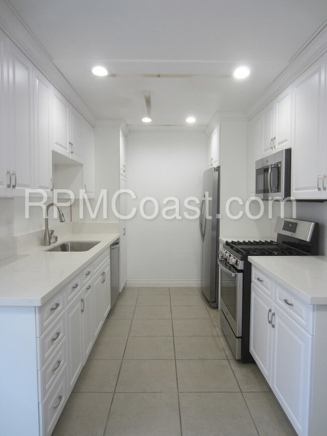 Building Photo - 715 S Webster Ave