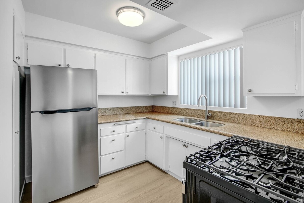 Primary Photo - 744 S.Windsor Blvd. - just south of Wilshire Blvd.