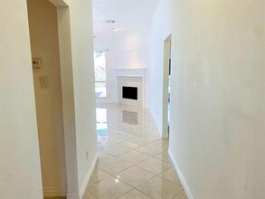 Building Photo - 19942 Cresent Creek Dr