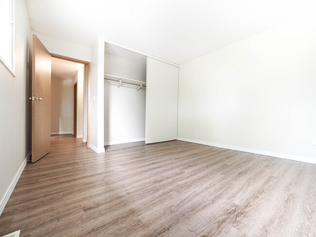 Building Photo - Southview Gardens