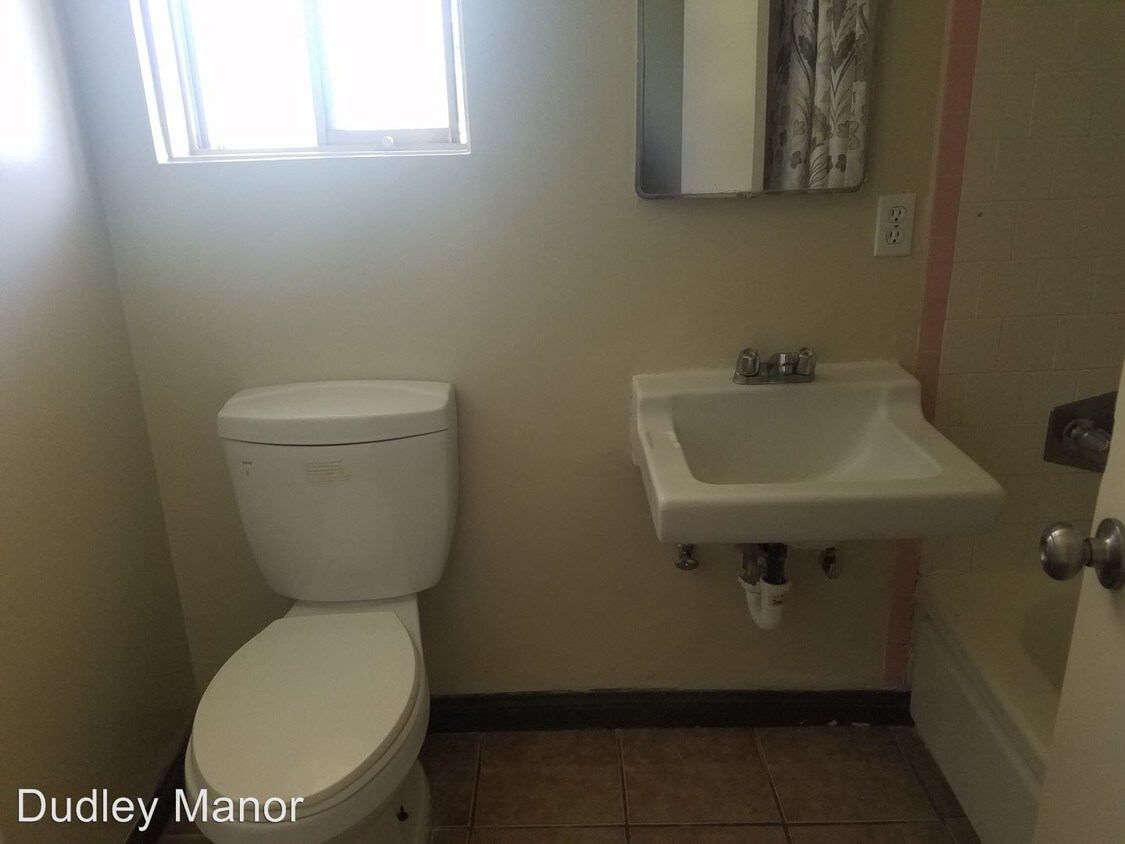 Foto del edificio - 766 S Dudley St