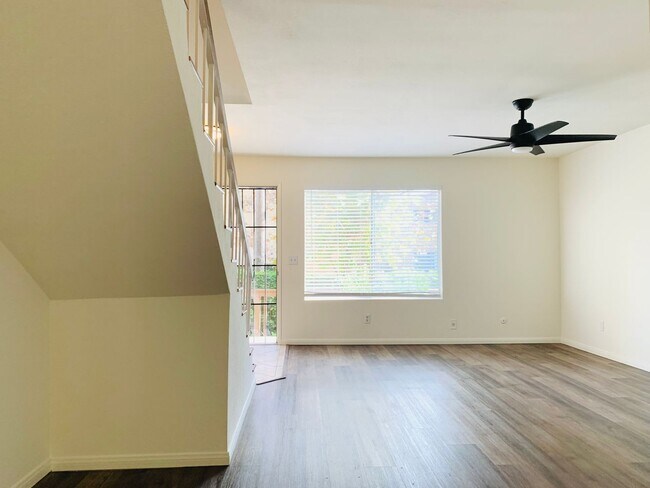 Foto del edificio - UPDATED 2 BEDROOM/1.5 BATH CONDO IN CHOLLA...