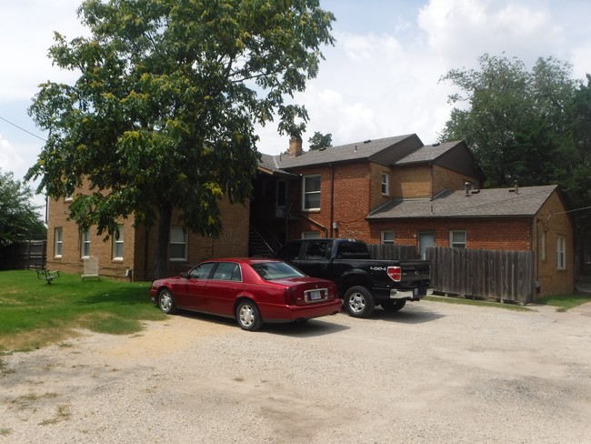 Building Photo - 400 S Hydraulic St