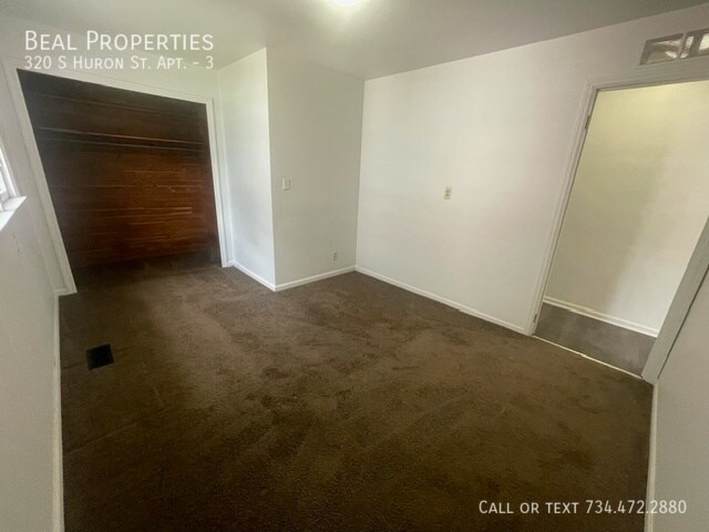 Building Photo - 320 S Huron St