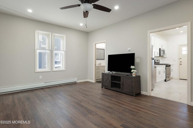 Building Photo - 603 2nd Ave