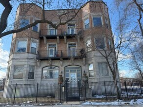Building Photo - 5014 S King Dr