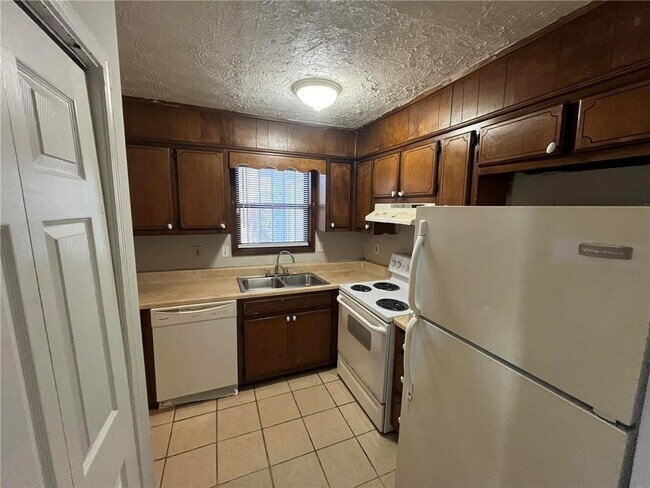 Building Photo - 2393 Cragstone Ct