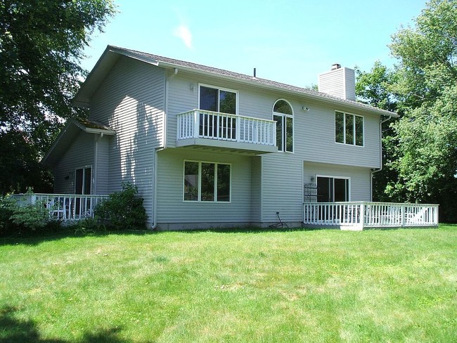 Building Photo - 47 Earles Ct