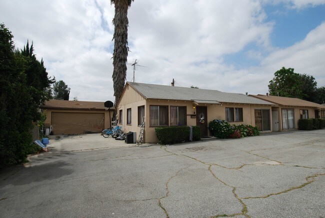 Building Photo - 5524-5532 McCulloch Ave