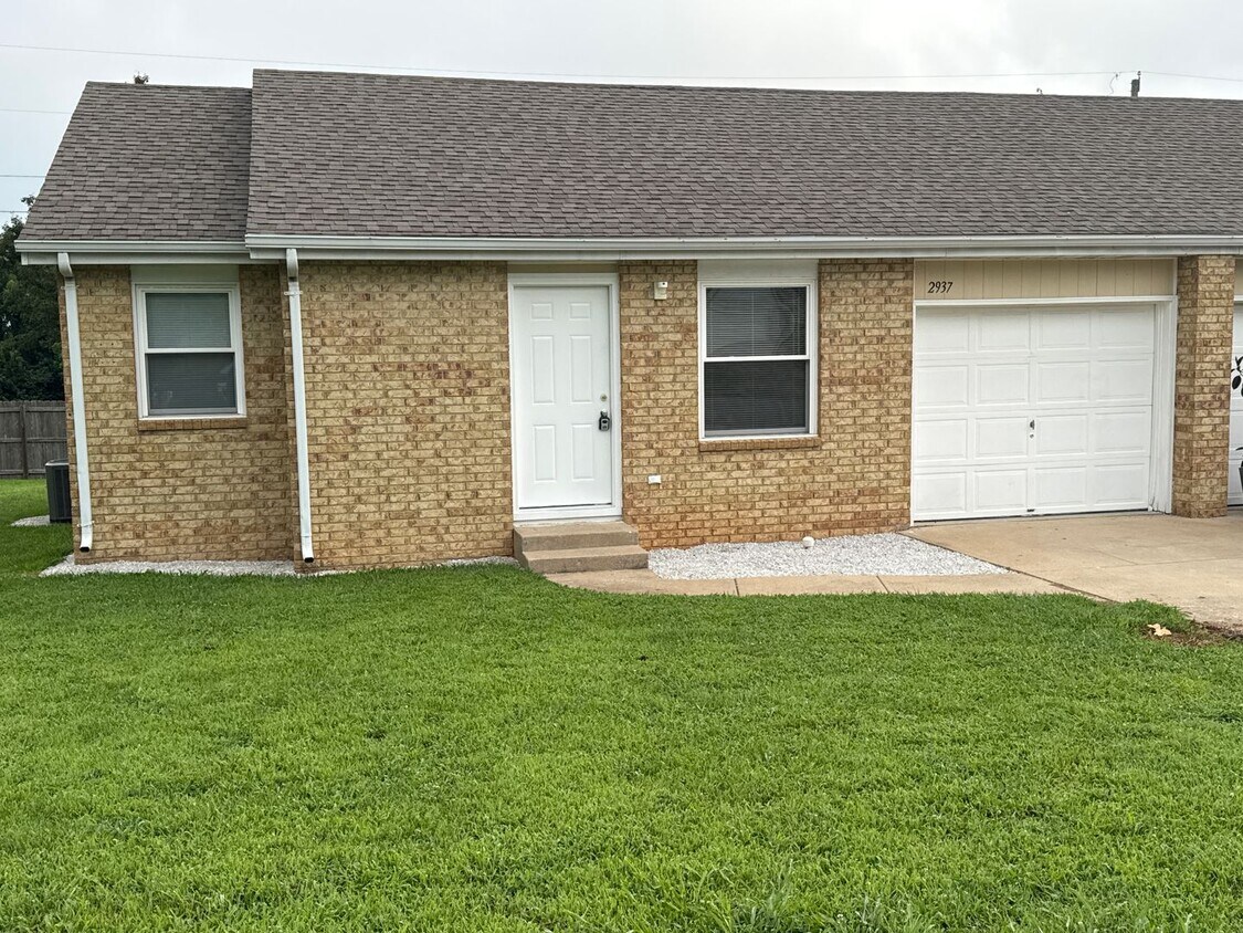 Foto principal - 2 Bedroom 2 Bathroom Duplex for $895 in So...