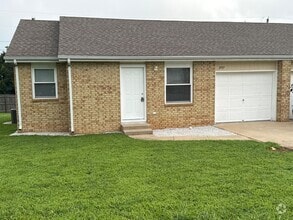 Building Photo - 2937 W Village Ln