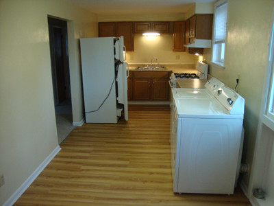 Kitchen and Laundry facilities - 415 Oak Dr