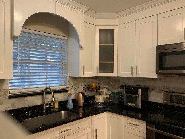 Foto del edificio - 1345 W 34th St