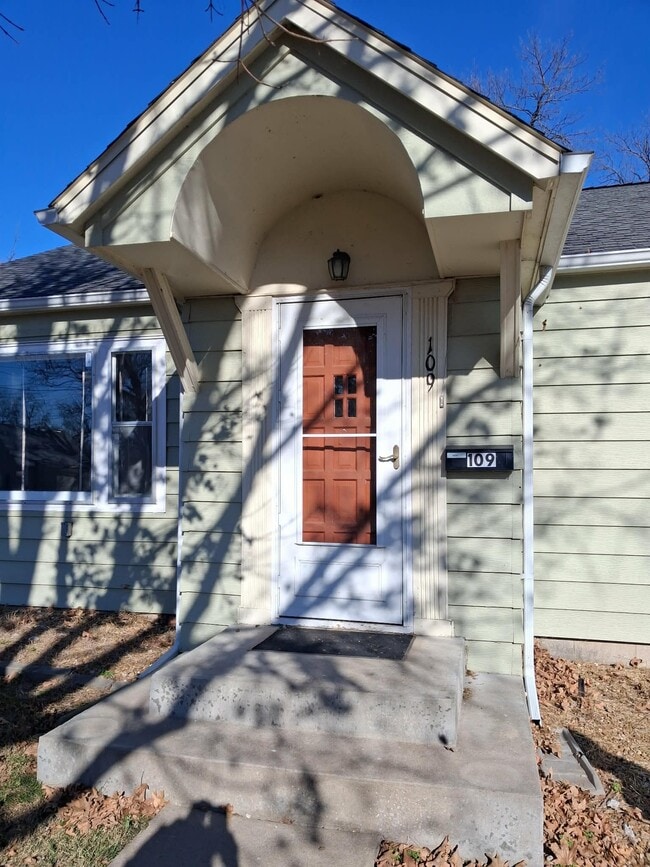 Foto del edificio - 109 E Fairview St