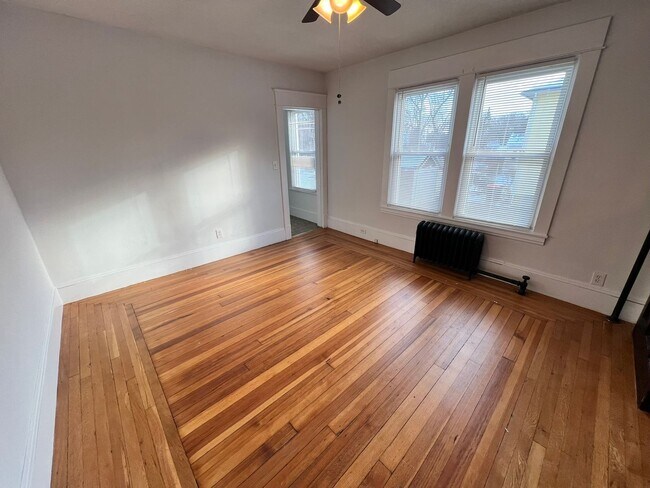 Building Photo - 25-27 Maple St