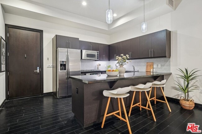 Foto del edificio - 655 S Hope St