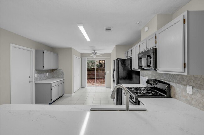 Foto del edificio - 10 Treadwell Ct