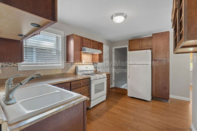 Foto del edificio - 4100 E Iowa Ave