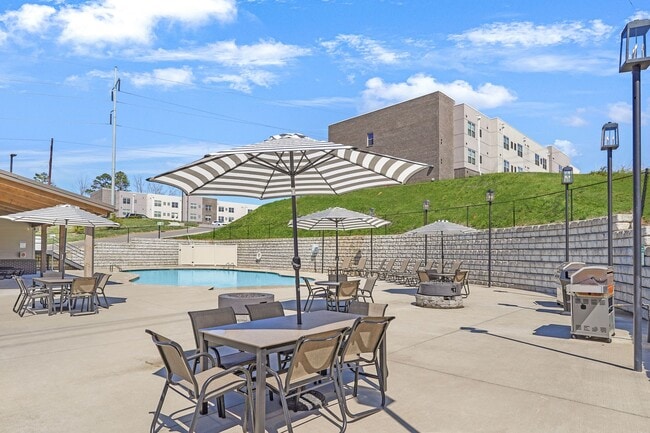 Building Photo - The Lofts at Pigeon Forge