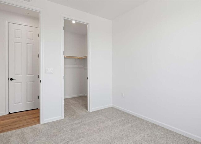 Building Photo - 1083 Camomile Dr