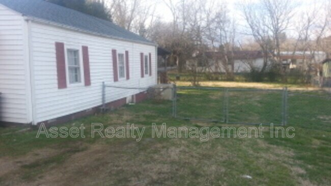 Building Photo - 1506 S Odell Rd