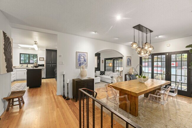 Foto del edificio - 4763 Golden Rd