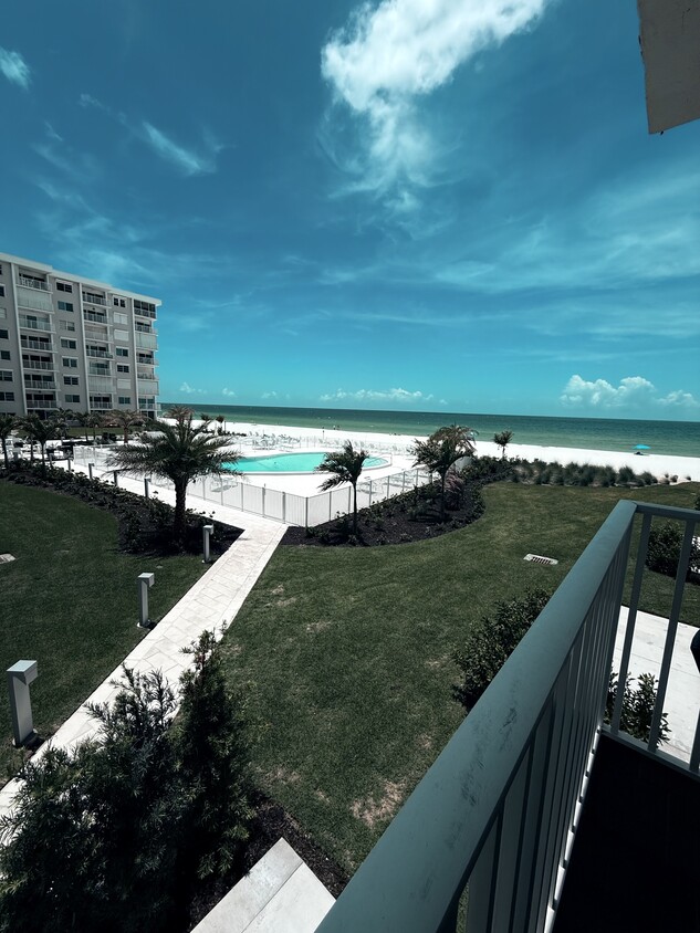 Primary Photo - 3443 Gulf Shore Blvd N