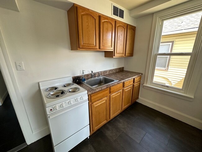 Building Photo - 404 4th St