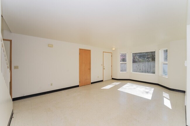 Foto del edificio - Everett Duplex - 3 bedrooms