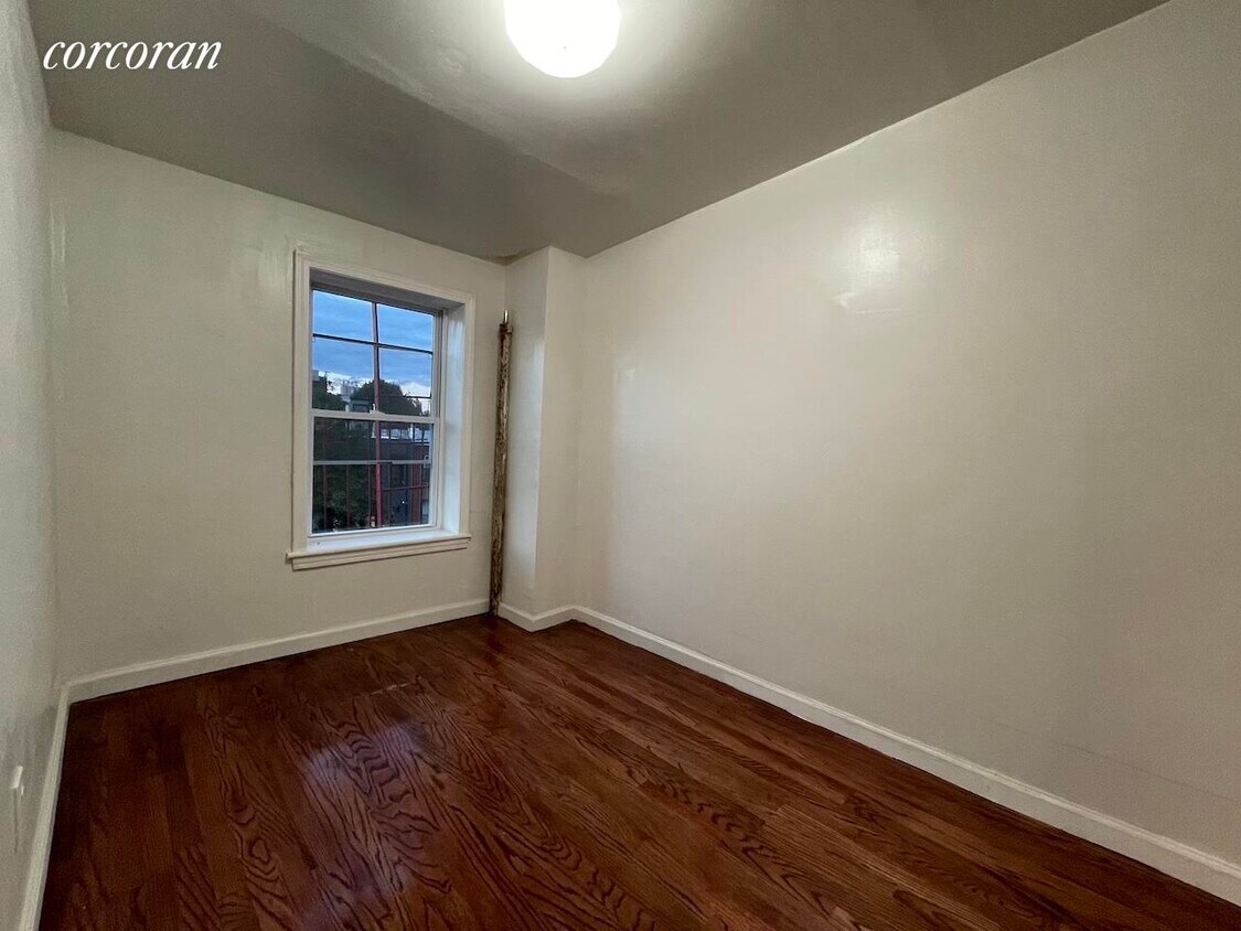 Building Photo - 643A Greene Ave Unit #4