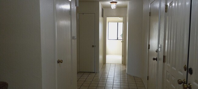 Building Photo - Got Room? - Paradise Valley Home Is Expansive!