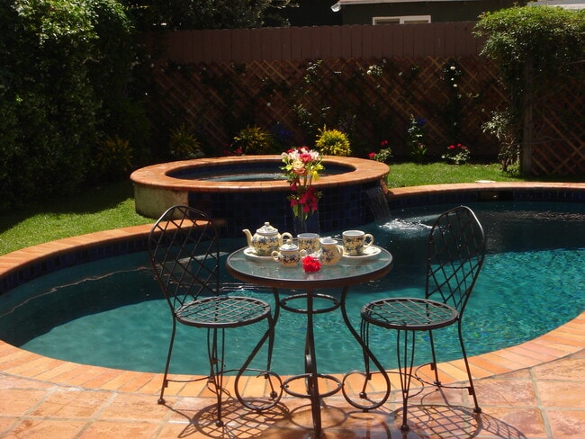 Enjoy breakfast outside by the pool - 14024 Peach Grove St