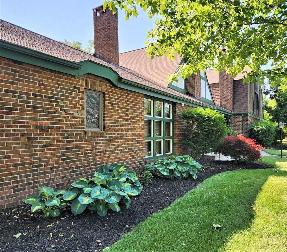 Primary Photo - 4554 Sandringham Dr