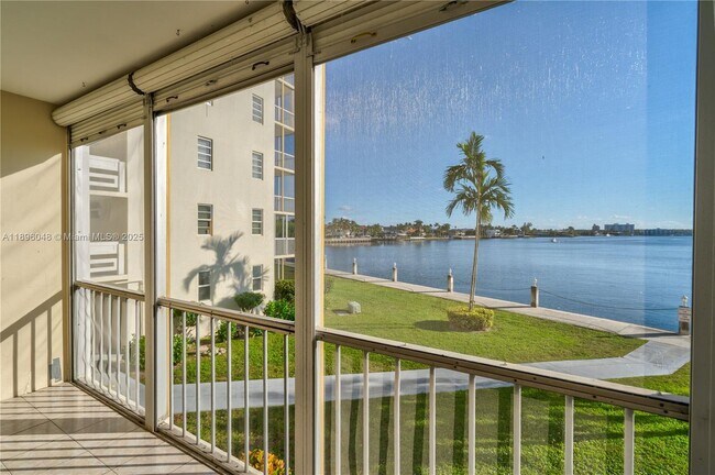 Foto del edificio - 3020 Marcos Dr