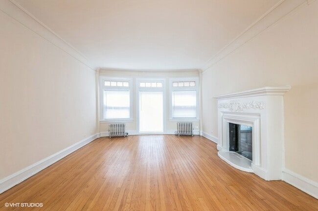 Building Photo - 6660 N Damen Ave