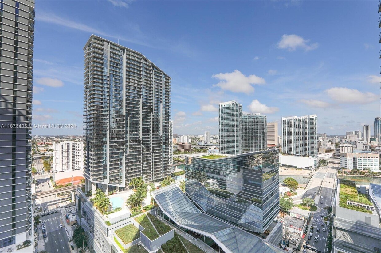 Building Photo - 801 S Miami Ave