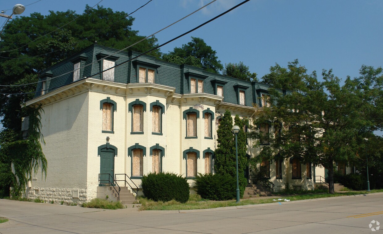 Primary Photo - Washington Square Apartments