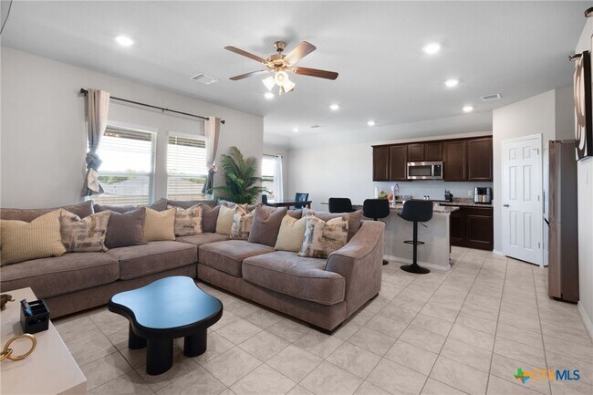 Foto del edificio - 1321 Lindsey Dr