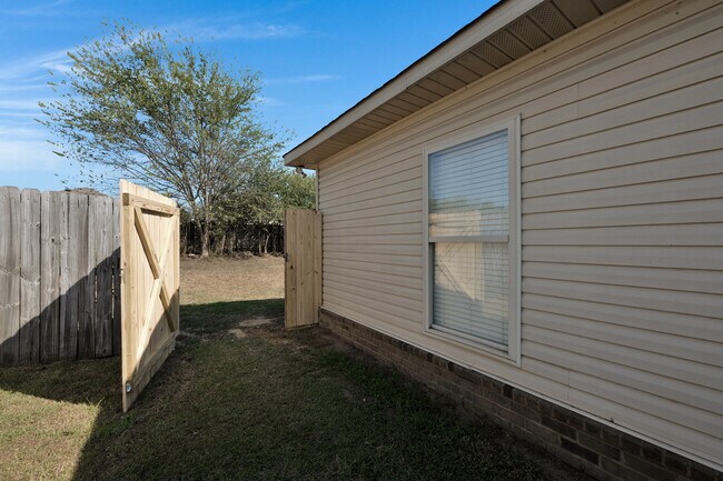 Foto del edificio - 472 Prairie Field Dr