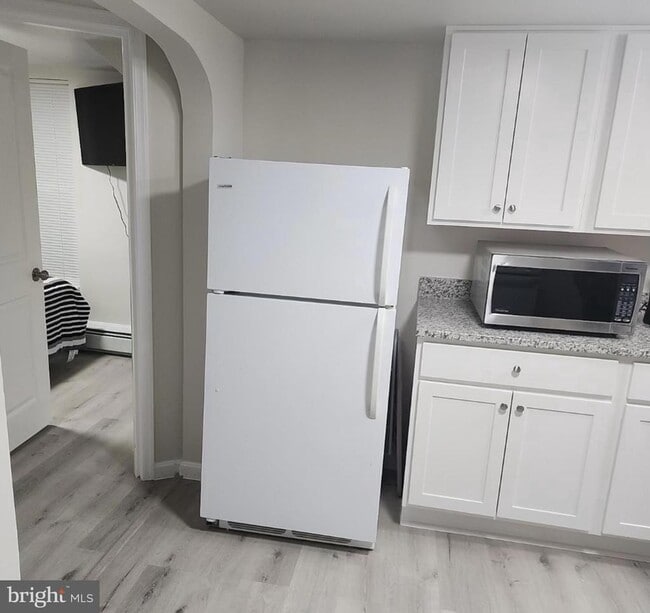 Building Photo - 480 W South St