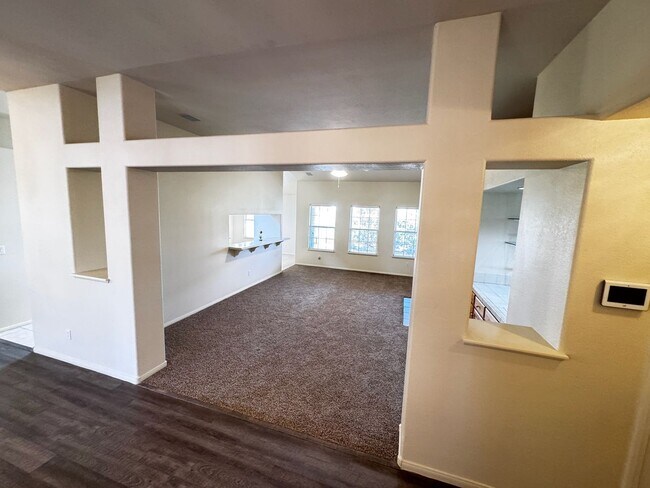 Foto del edificio - 5117 Elm Grove Dr