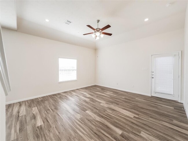 Building Photo - 2218 Bermuda Palms Dr