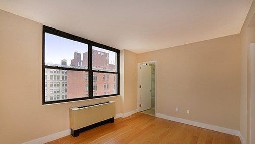 Building Photo - 125 W 23rd St