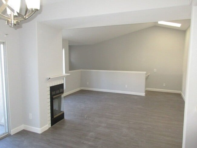 Building Photo - Scripps Ranch - Upgraded - 2BD/2BA - Unit in Terraces at Scripps Ranch
