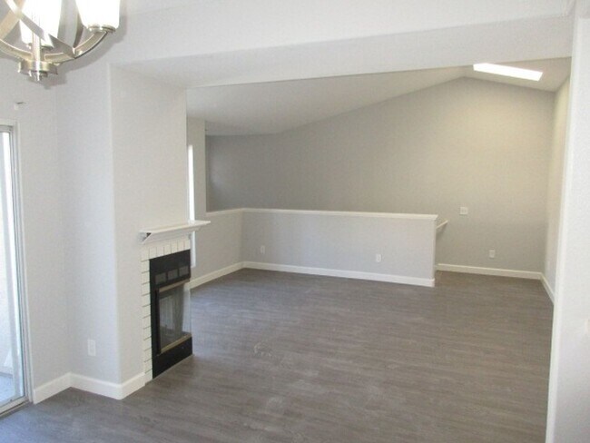 Foto del edificio - Scripps Ranch - Upgraded - 2BD/2BA - Unit in Terraces at Scripps Ranch