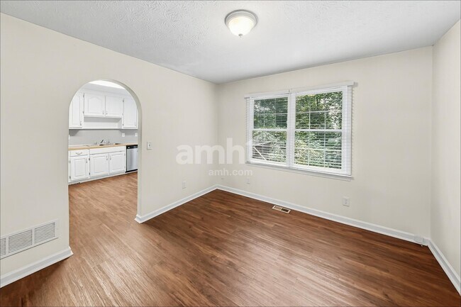 Foto del edificio - 468 Springfield Dr