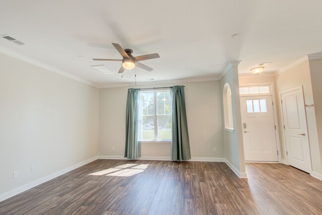 Building Photo - Newer Construction, 3 Bedroom, 2.5 Bath To...