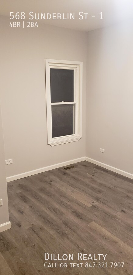 Building Photo - 568 Sunderlin St