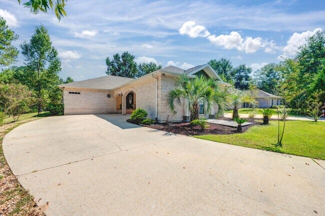 Building Photo - 106 Golf Course Dr