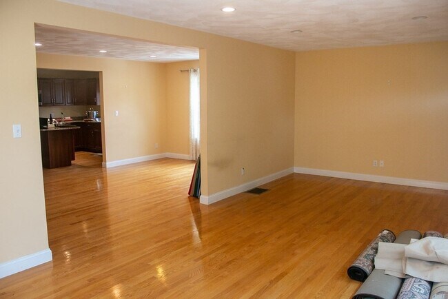 Building Photo - 4 Humphrey St